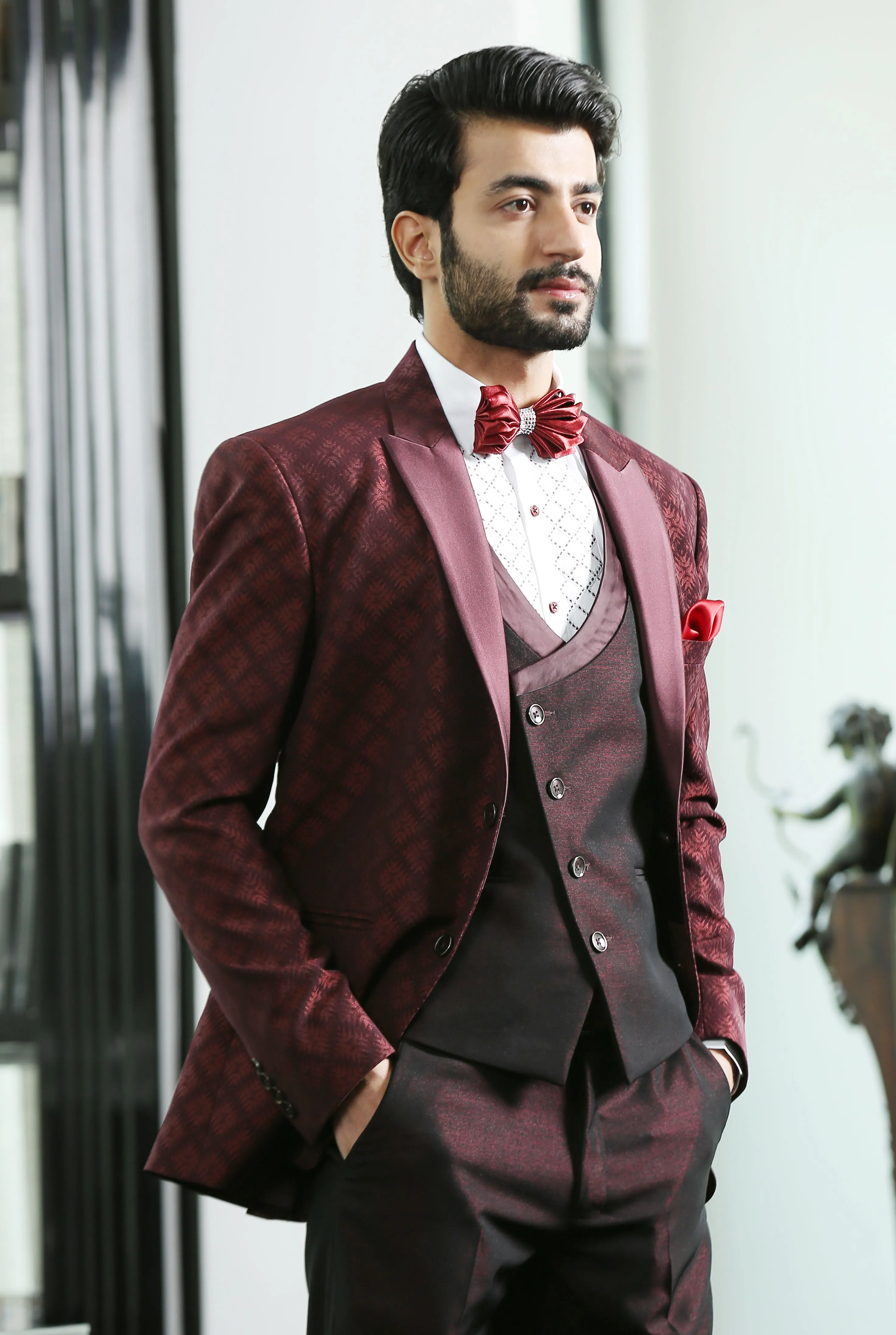 Wine Peak Lapel Jacquard Suit